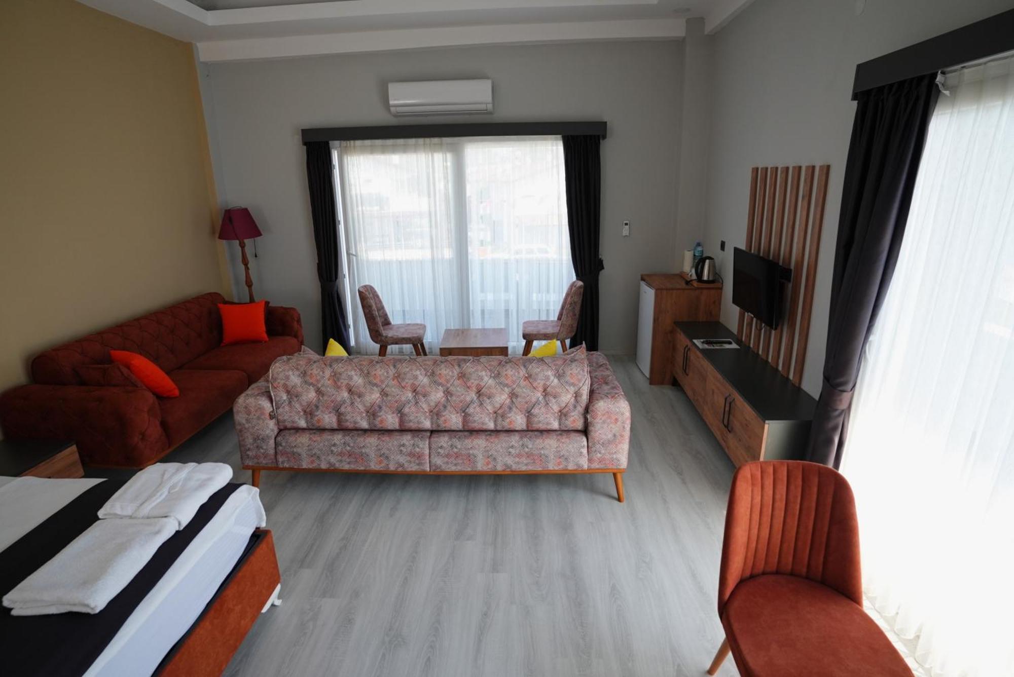 Villa Sevilla Kuşadası Buitenkant foto