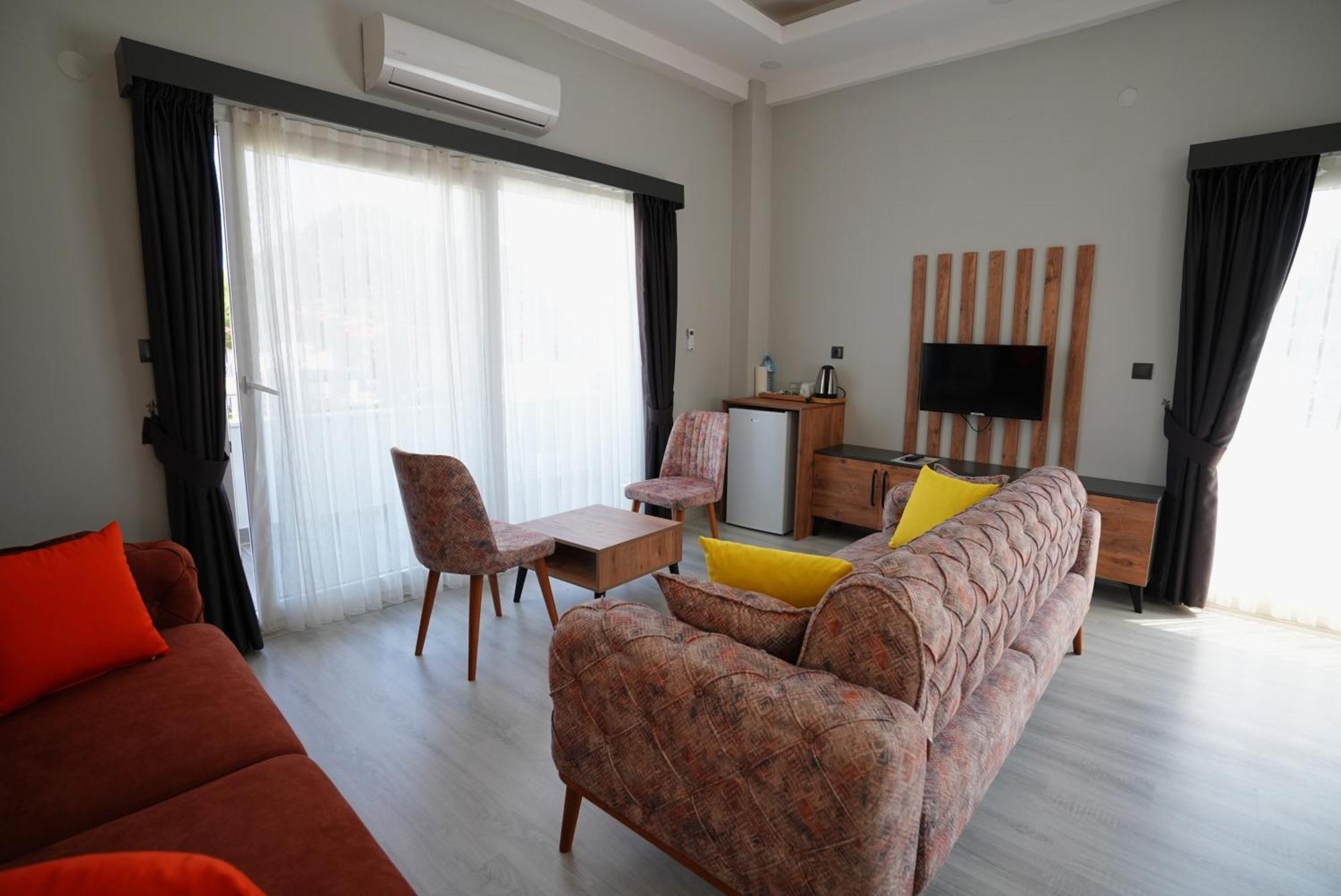 Villa Sevilla Kuşadası Buitenkant foto